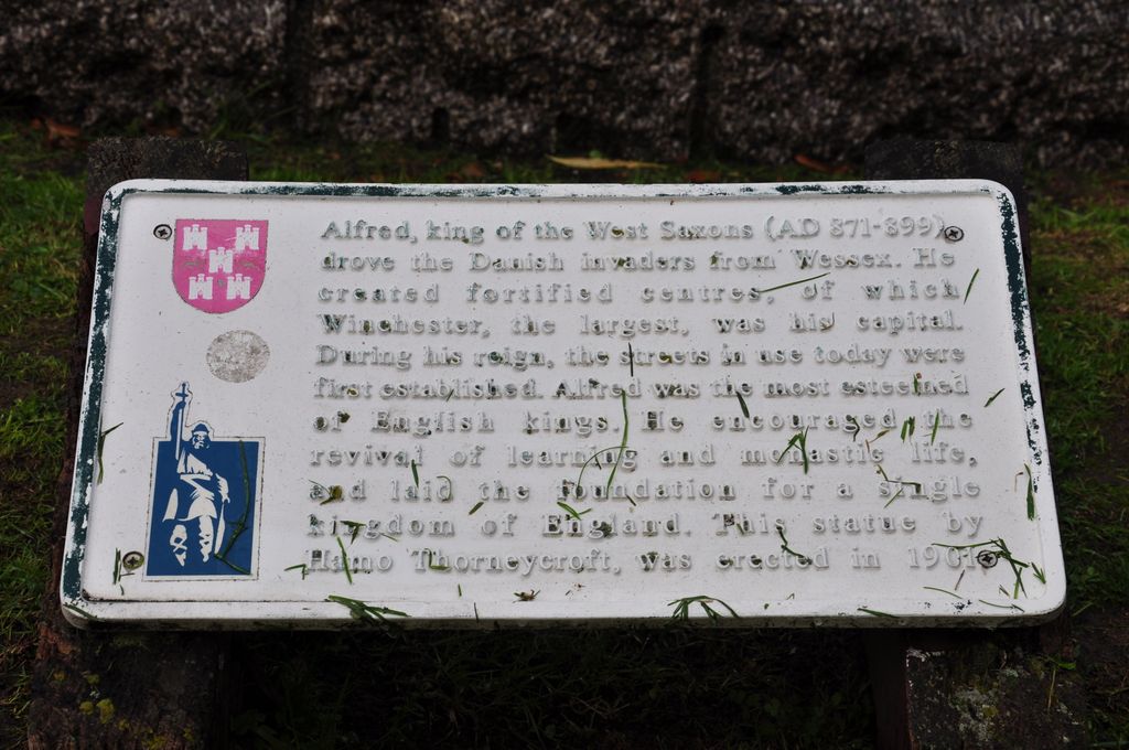  Alfred the Great's statue at Winchester.