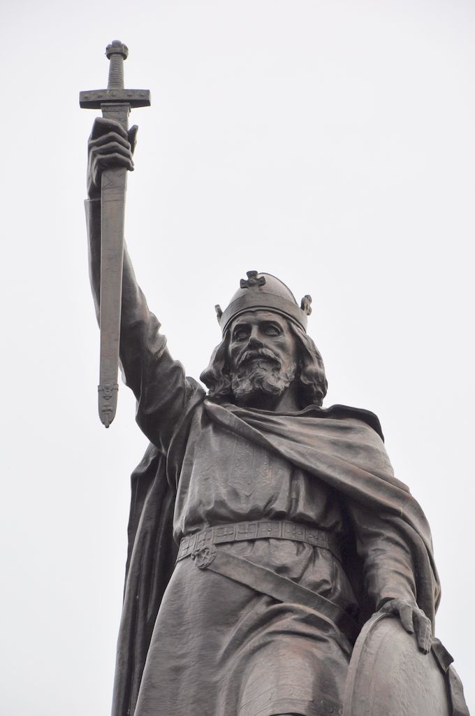  Alfred the Great's statue at Winchester.
