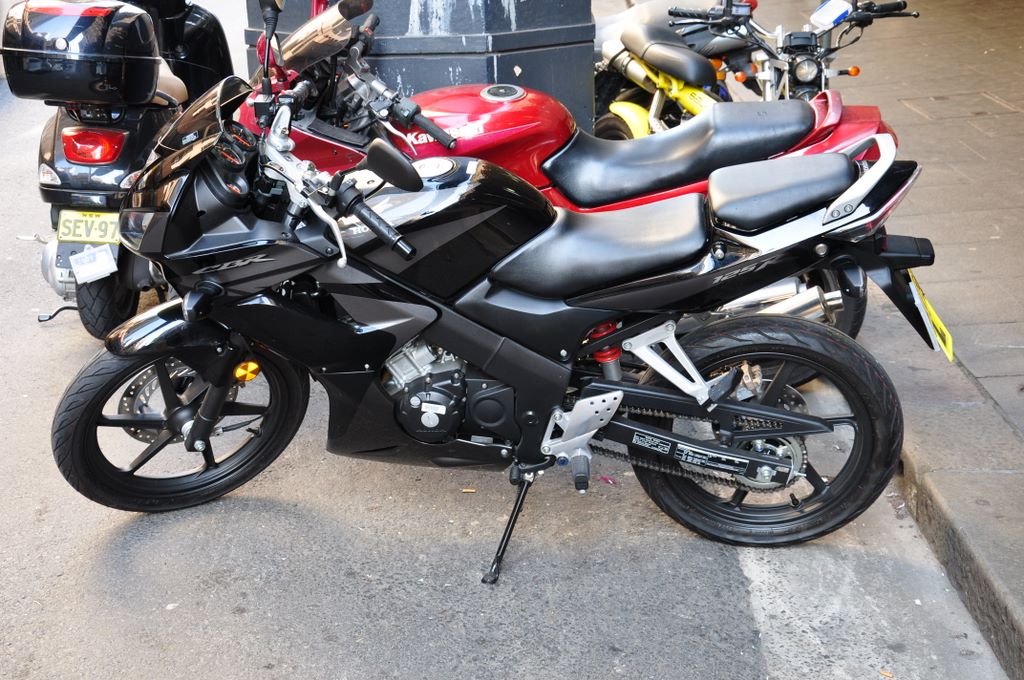 Motorbikes and scooters in Sydney CBD