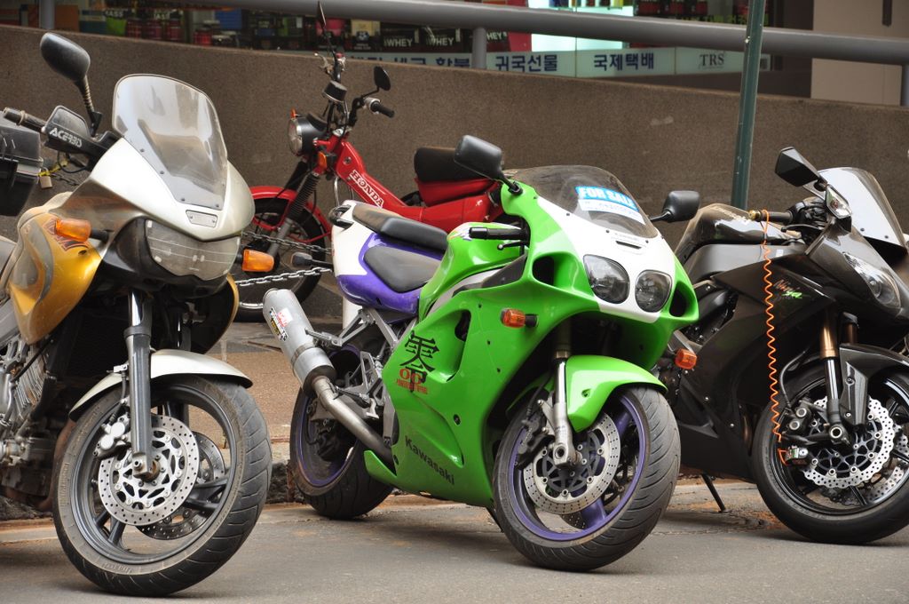 Motorbikes and scooters in Sydney CBD