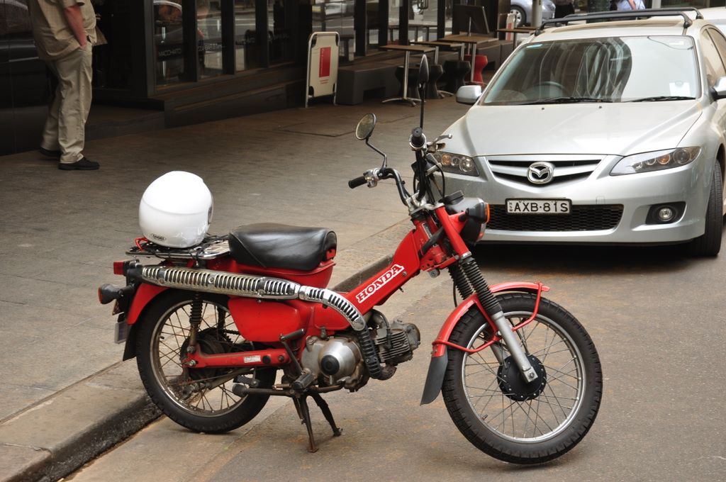 Motorbikes and scooters in Sydney CBD