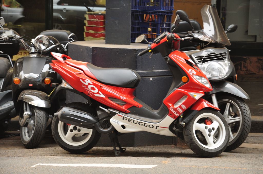 Motorbikes and scooters in Sydney CBD